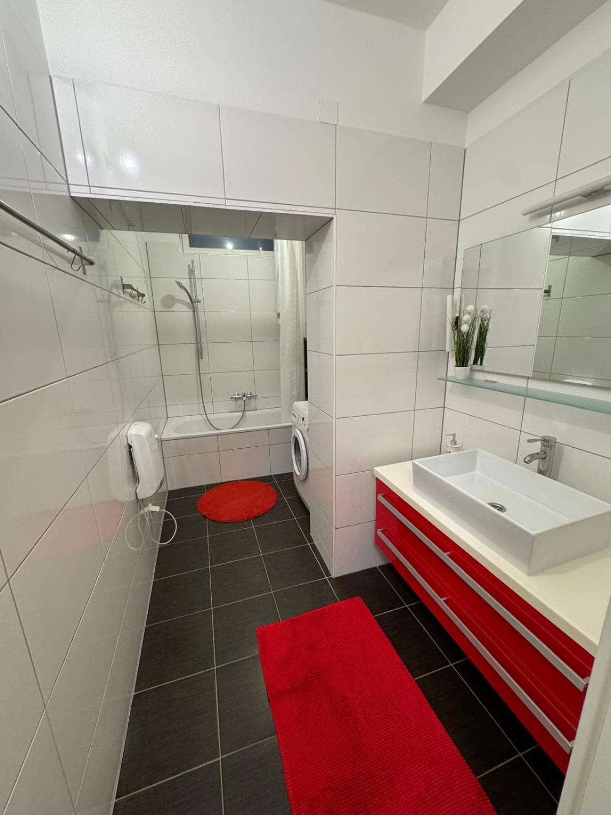 Sunny And Elegant Apartament In Central Location Graz Eksteriør bilde